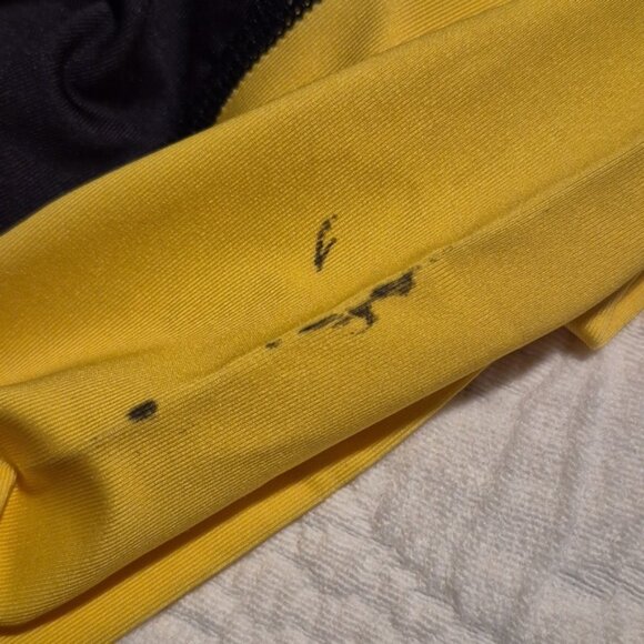 Louis Garneau men's size Medium black & yellow cycling shorts, marks on leg GUC - Picture 8 of 8
